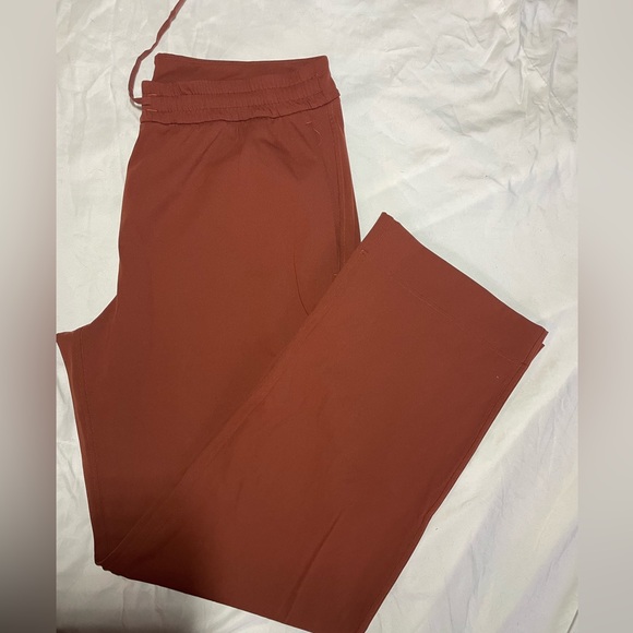 Lululemon Straight-Leg Mid-Rise Pant Luxtreme *Regular Size Large - Picture 2 of 4